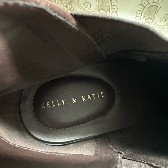 Kelly & Katie Chocolate Ankle Booties - Picture 4 of 7